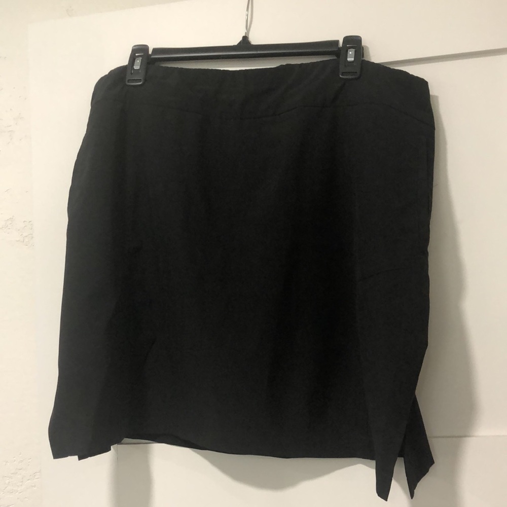 Black Chicos Zenergy golf skirt. New used condition.